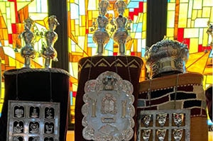 How a Torah Crown and Breast Plate Found a New Home at White Meadow Temple